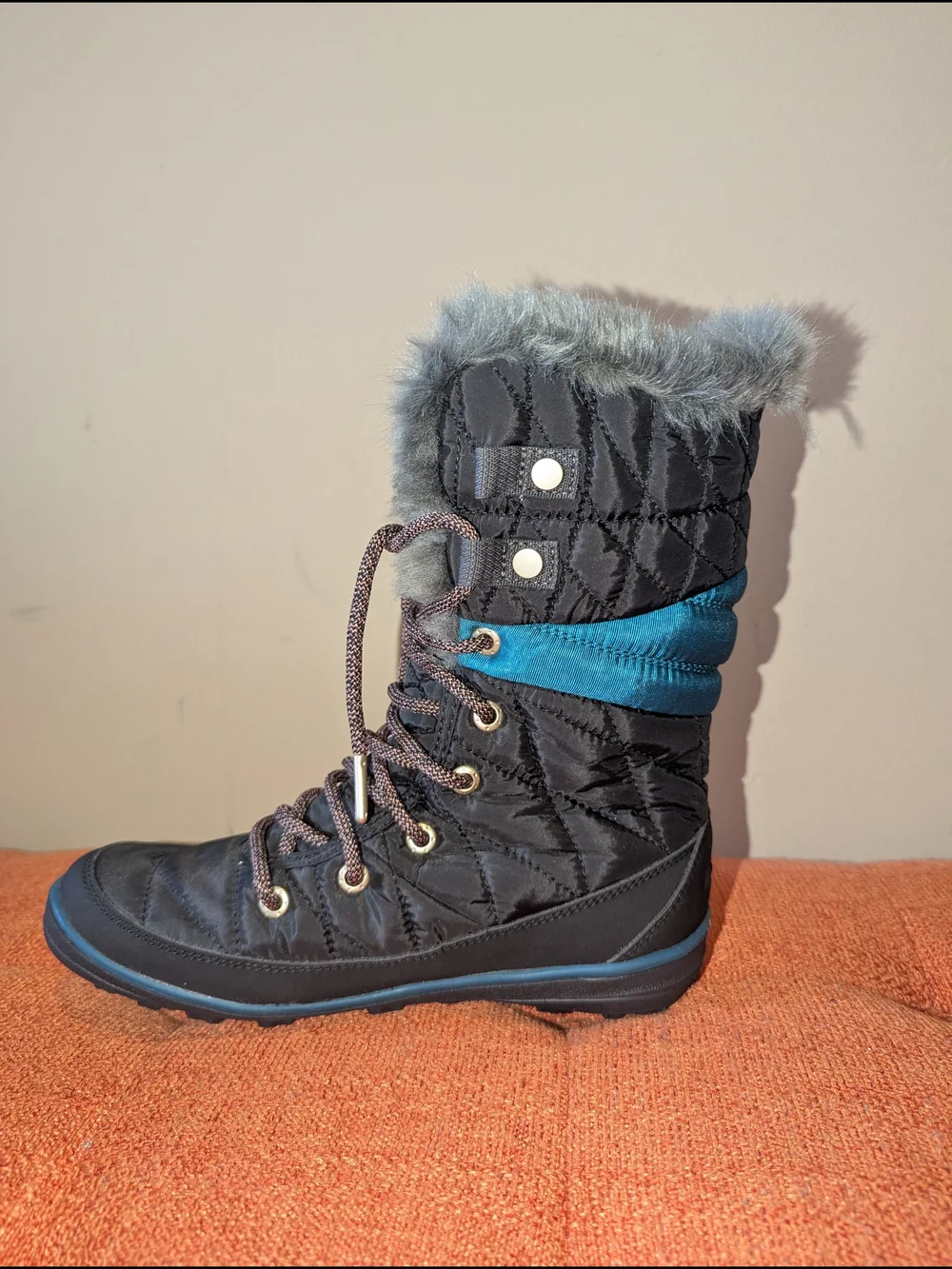 Columbia Black Winter Snow Boots with Bright Blue Accent Waterproof